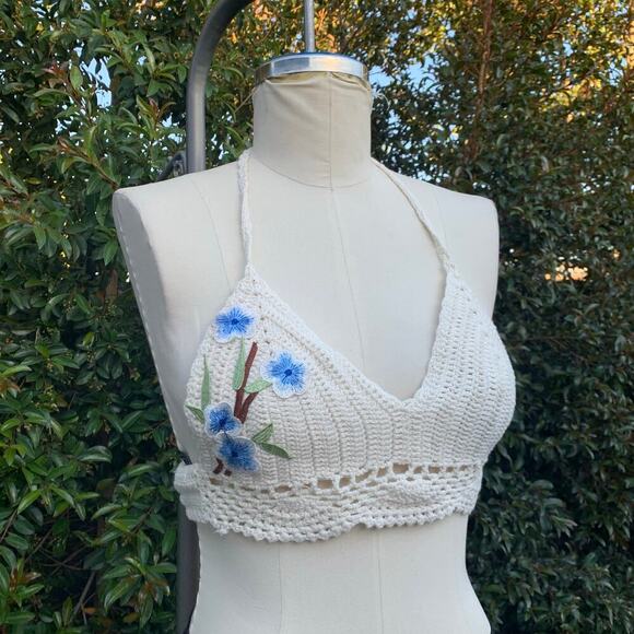 Forever 21 Tops - Forever 21 Floral Embroidered Knit Halter Top Women’s Medium Large